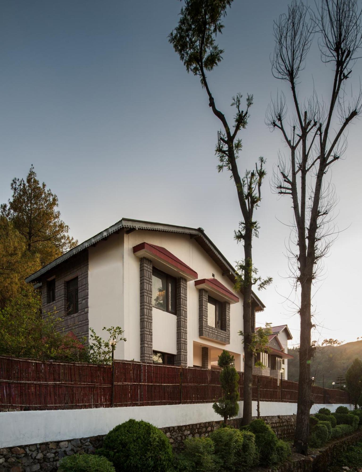 Ivy The Boutique Hotel Near Neem Karoli Temple ناينيتال المظهر الخارجي الصورة